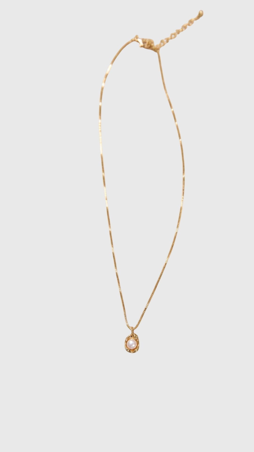 Bailey | Necklace with Golden Pearl Pendant
