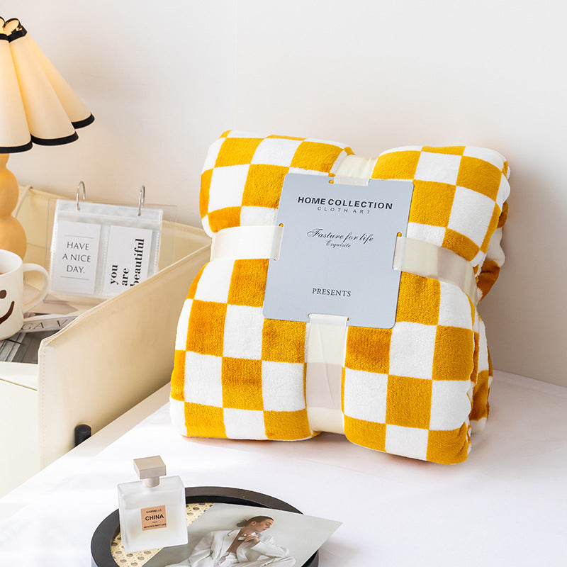 Azura | Stylish blanket in checkered pattern for your home