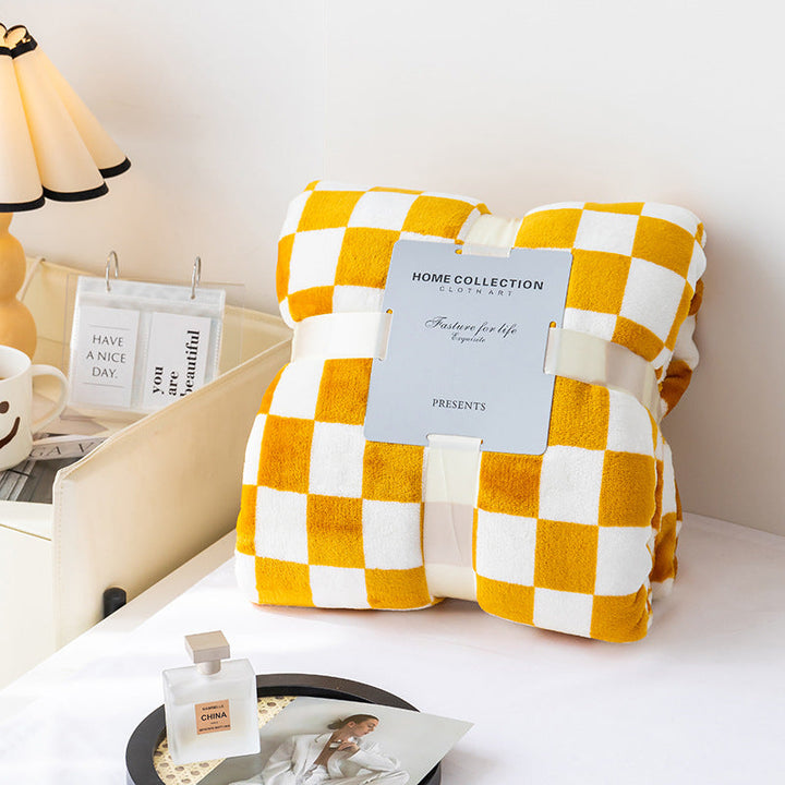 Azura | Stylish blanket in checkered pattern for your home