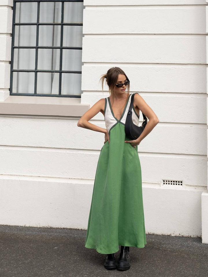 RENATA | V-NECK DRESS