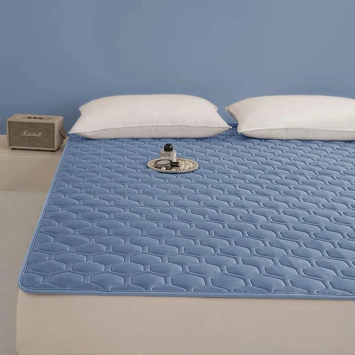 Quilted Cooling Mattress Pad with High-Density Cooling Fiber | Azura