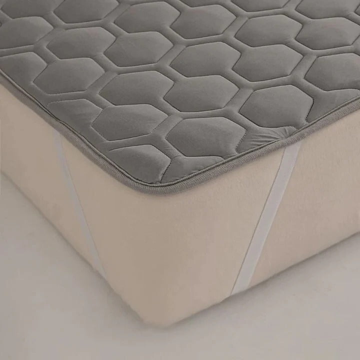 Quilted Cooling Mattress Pad with High-Density Cooling Fiber | Azura