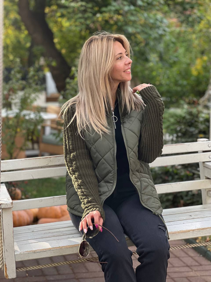 BROOKE – COZY QUILTED KNIT-SLEEVE JACKET