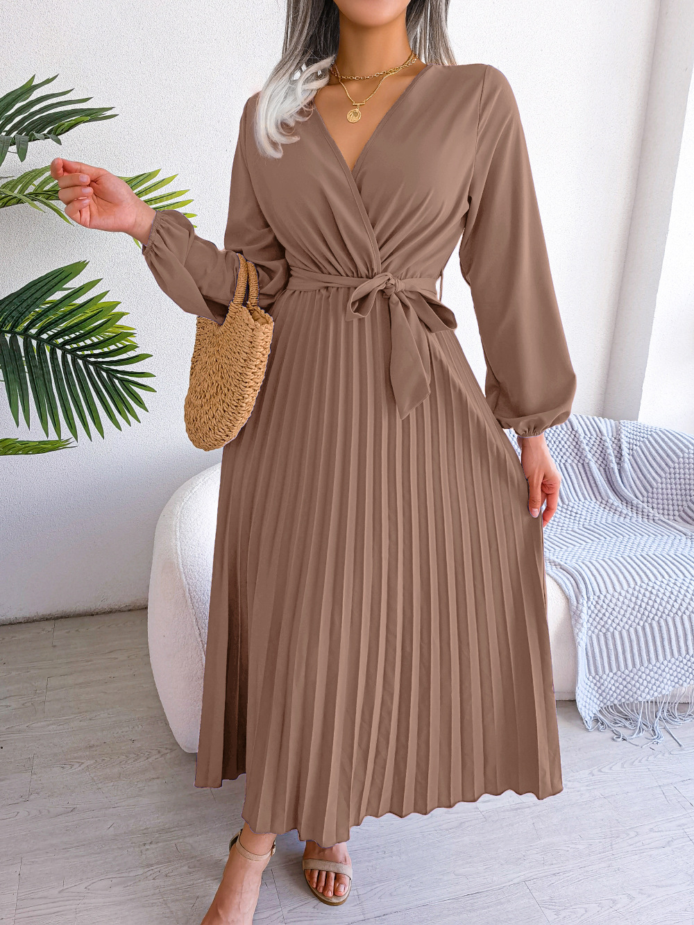 Naomi – Timeless and Feminine Design