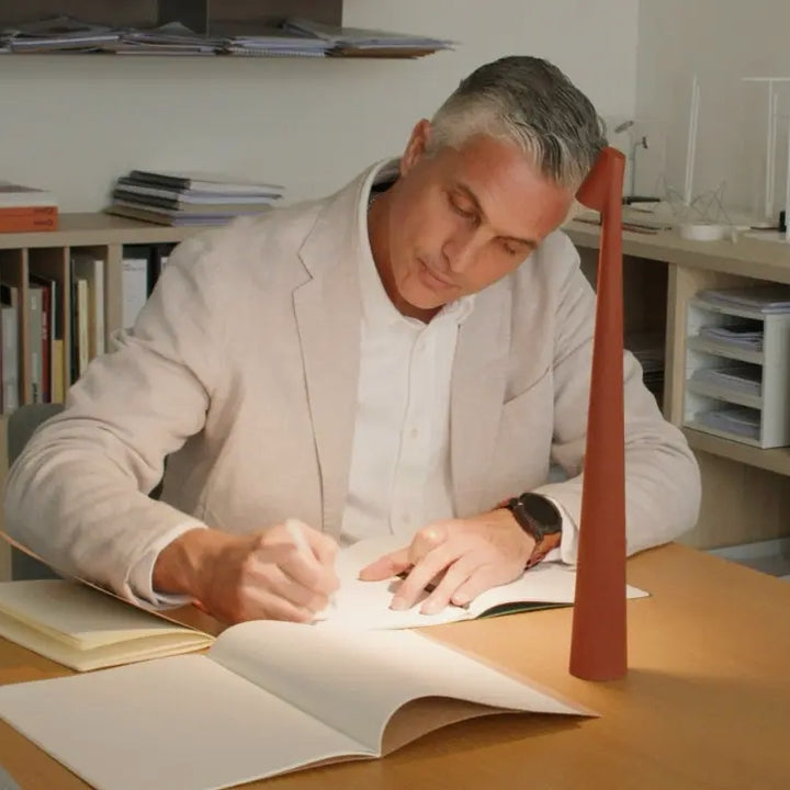 BowLift | Sculpting table lamp