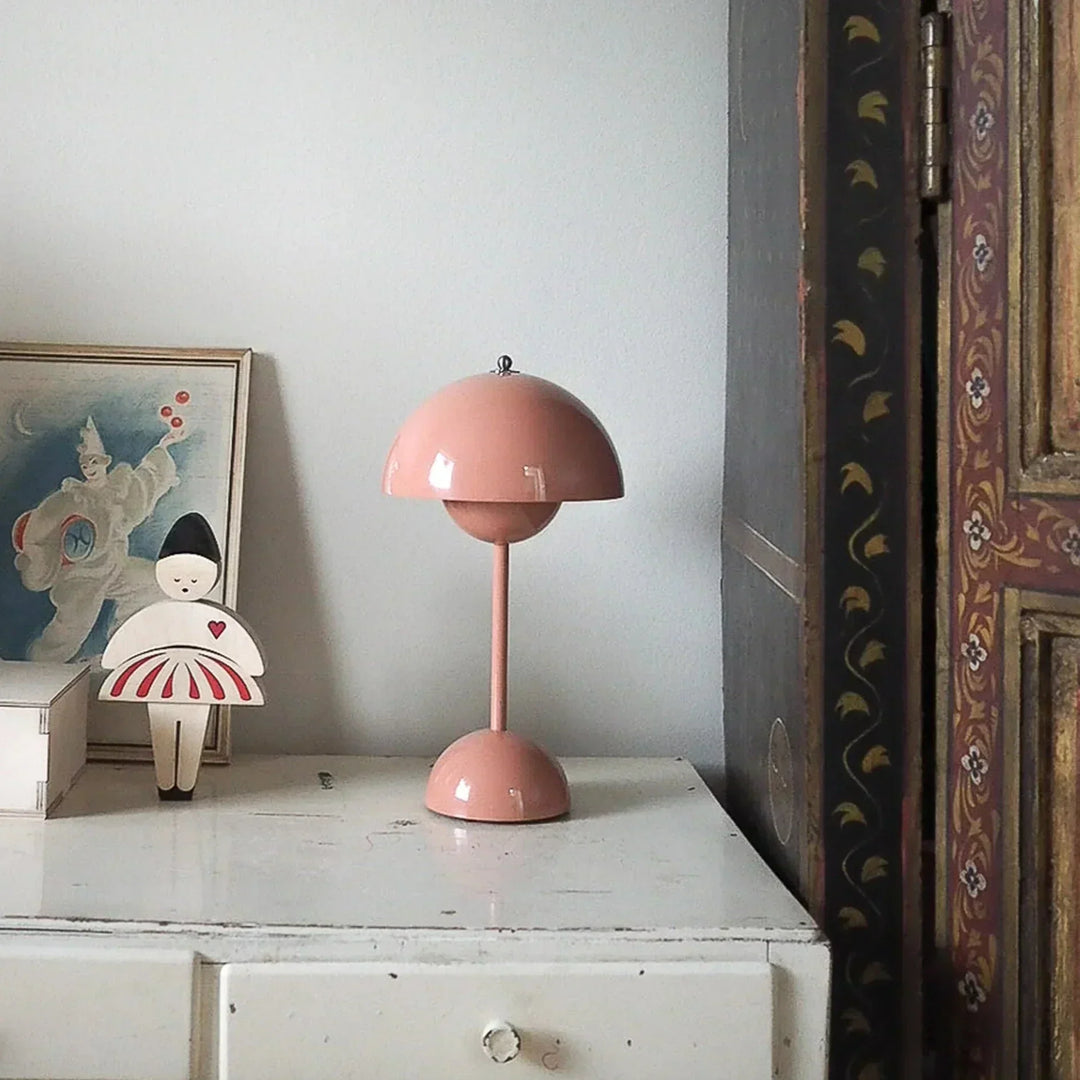 BowLift | LED Table Lamp - LumiSphere