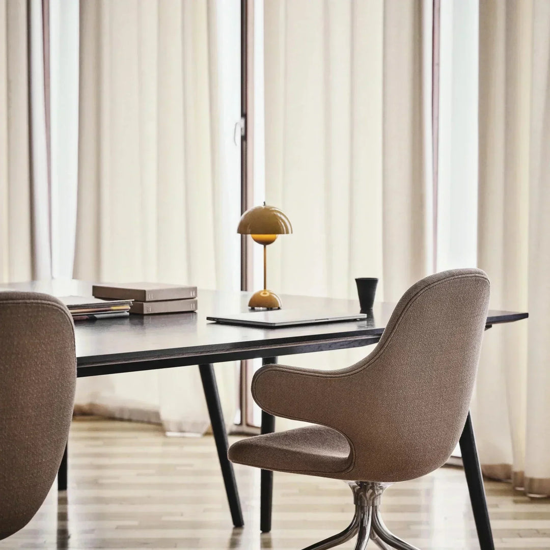 BowLift | LED Table Lamp - LumiSphere