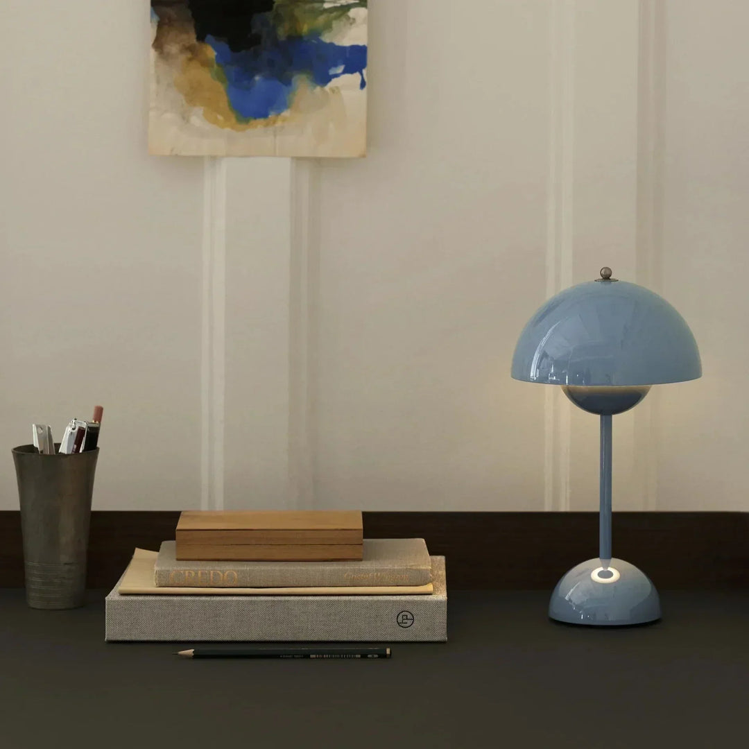 BowLift | LED Table Lamp - LumiSphere