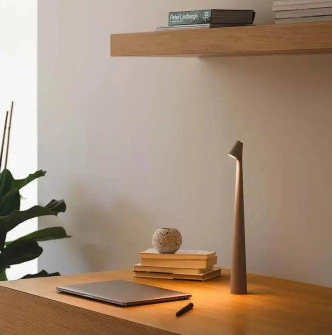 BowLift | Dorsø - L'ummiere D'apol table lamp