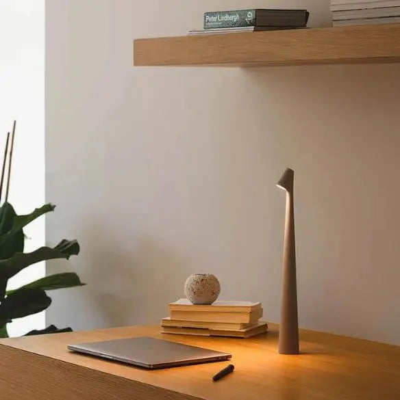 BowLift | Dorsø - L'ummiere D'apol table lamp