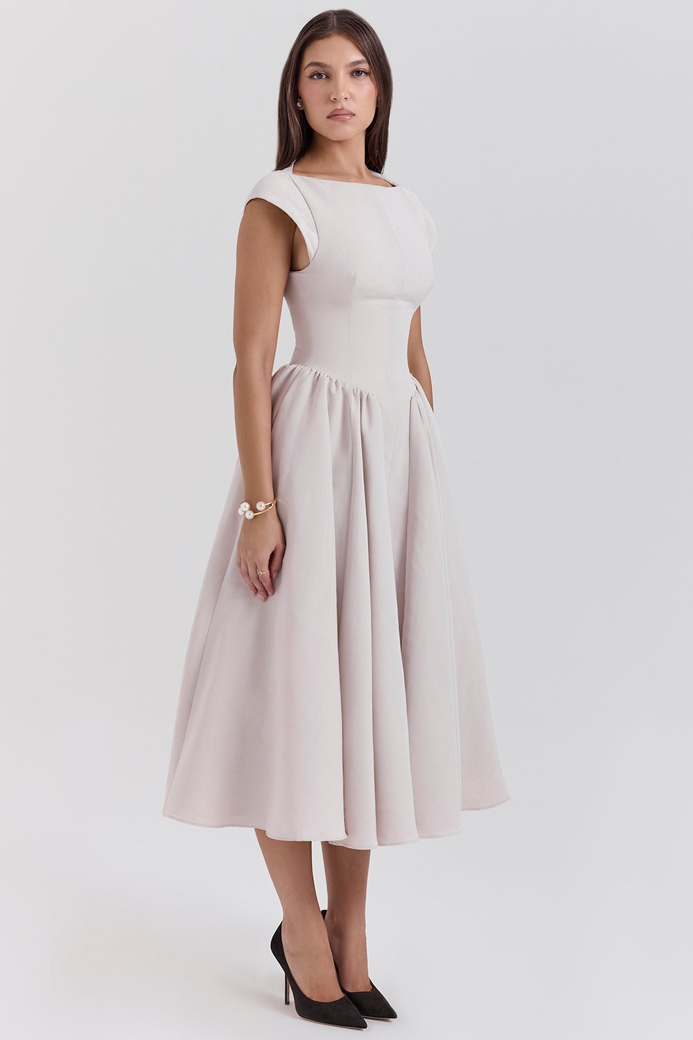 LUMI – BACKLESS DROPPED SHOULDER DRESS